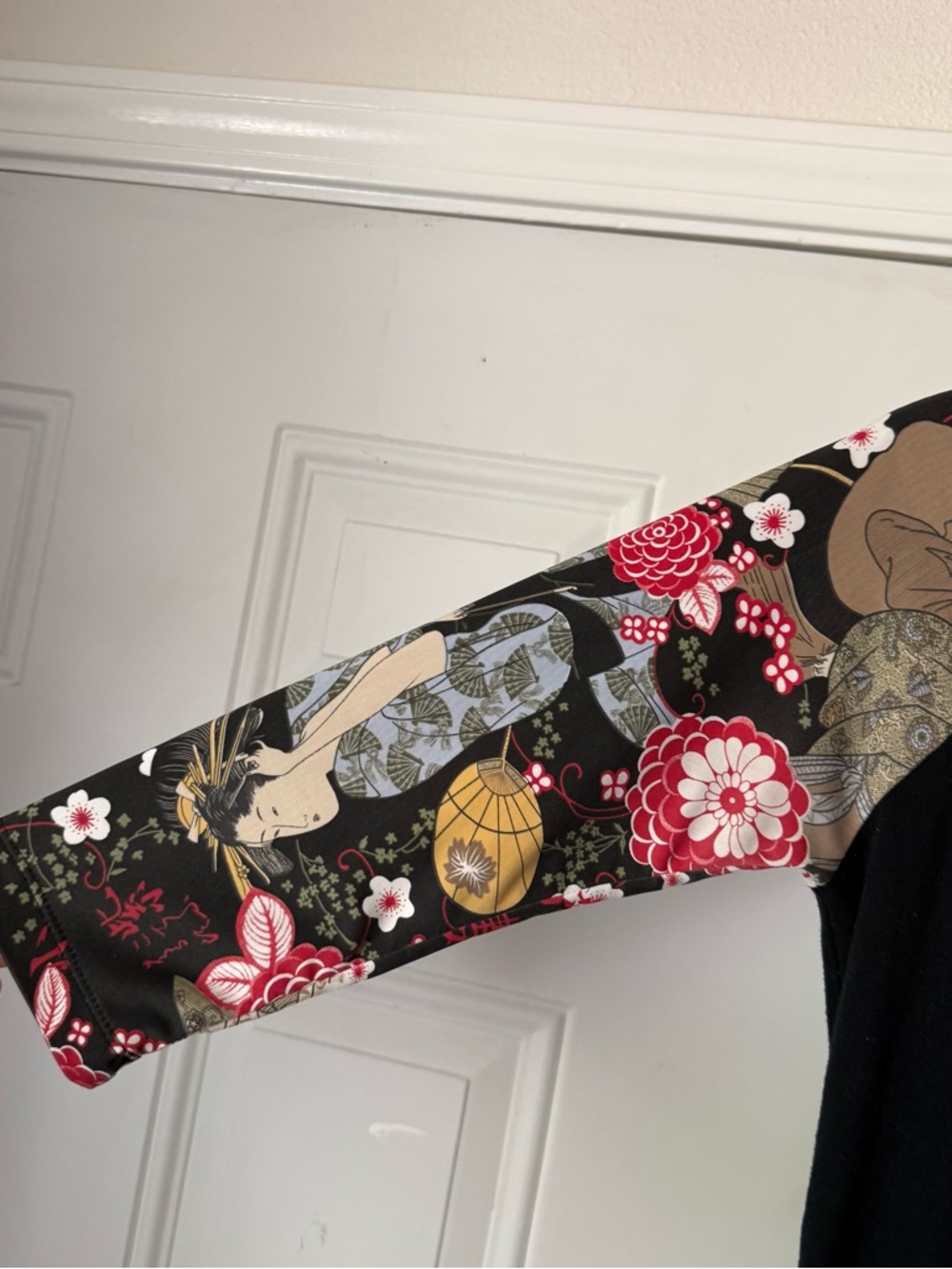Charlotte Russe vintage y2k black raglan off shoulder geisha dragon floral top - Picture 2 of 6